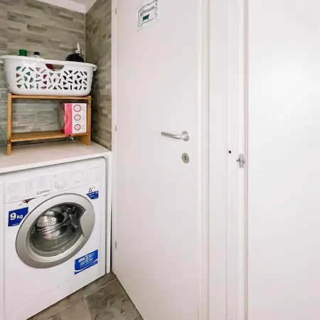 Moderno E Luminoso Monolocale Con Terrazza Privata רומא