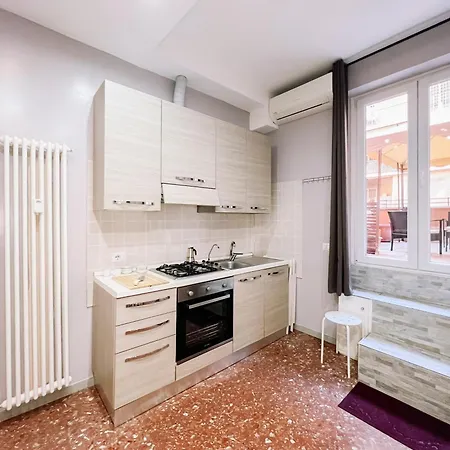 Moderno E Luminoso Monolocale Con Terrazza Privata