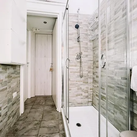 Moderno E Luminoso Monolocale Con Terrazza Privata * Róma