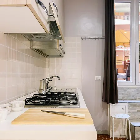 Moderno E Luminoso Monolocale Con Terrazza Privata