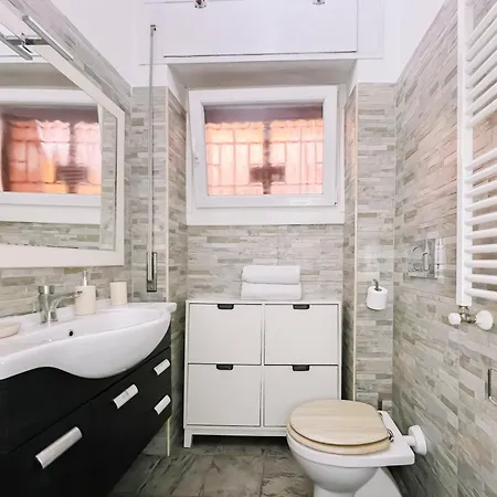 Moderno E Luminoso Monolocale Con Terrazza Privata *