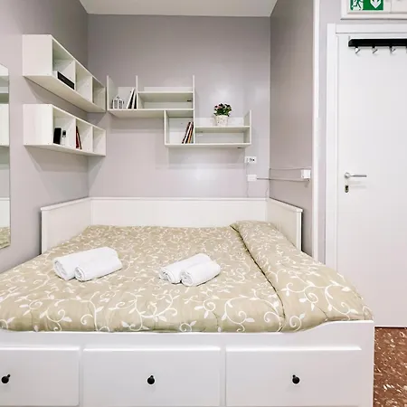 Moderno E Luminoso Monolocale Con Terrazza Privata Habitación en casa particular *