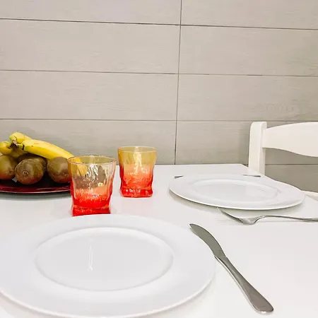 Moderno E Luminoso Monolocale Con Terrazza Privata * Roma
