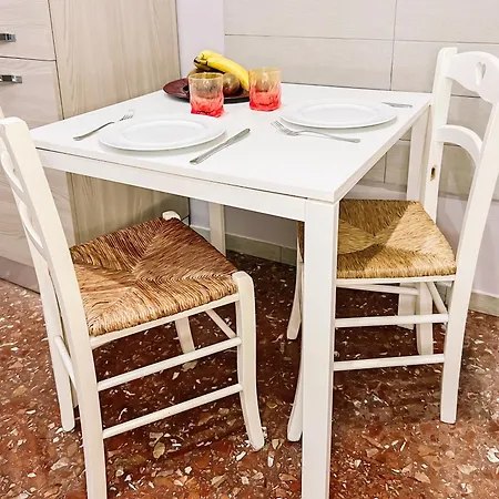 Moderno E Luminoso Monolocale Con Terrazza Privata Habitación en casa particular Roma